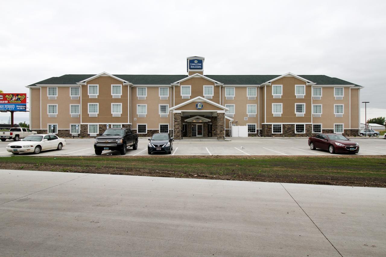 Cobblestone Hotel & Suites - Devils Lake Exterior foto