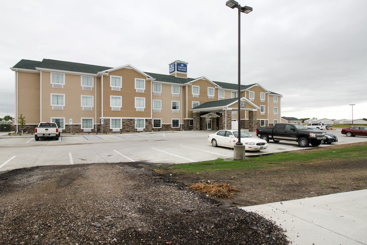 Cobblestone Hotel & Suites - Devils Lake Exterior foto