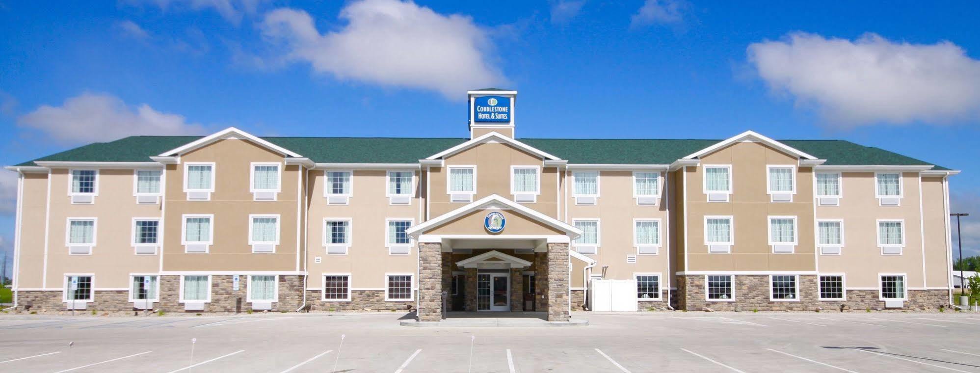 Cobblestone Hotel & Suites - Devils Lake Exterior foto